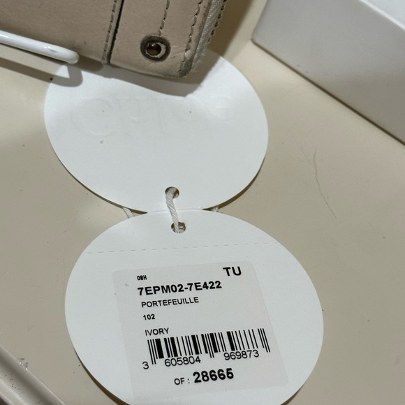 Chloe Paddington Ivory Leather and Lambskin Long Zip Wallet w/Box and Dustbag - Picture 3 of 10